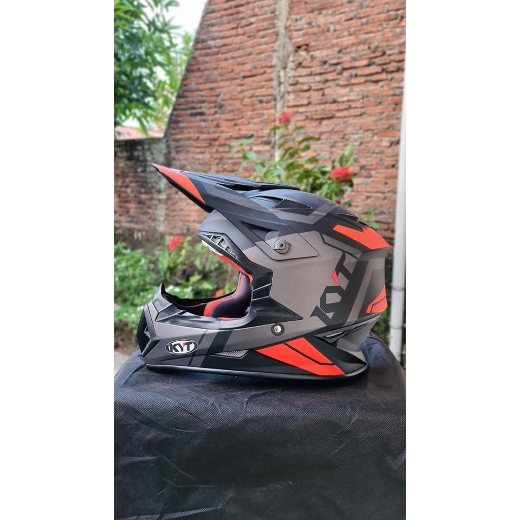 HELM KYT JUMPSHOT MOTOCROSS
