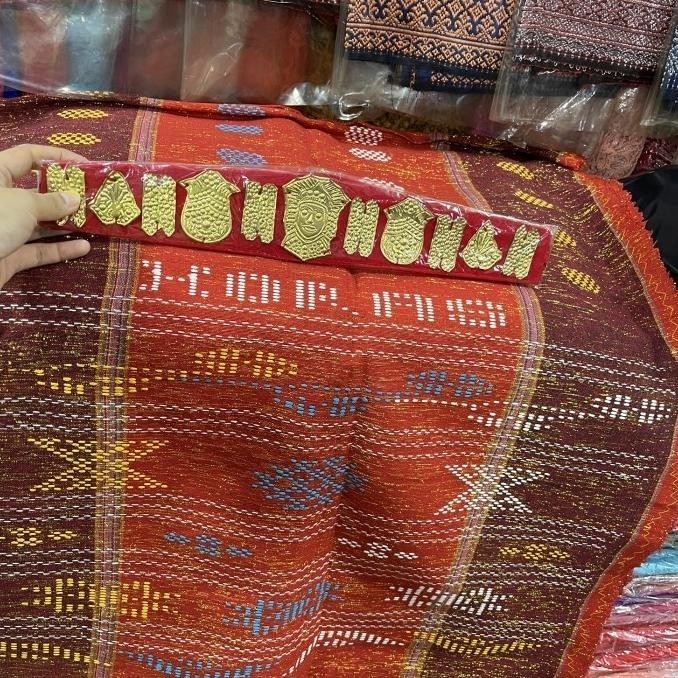 Set sortali lempengan emas dan ulos sadum