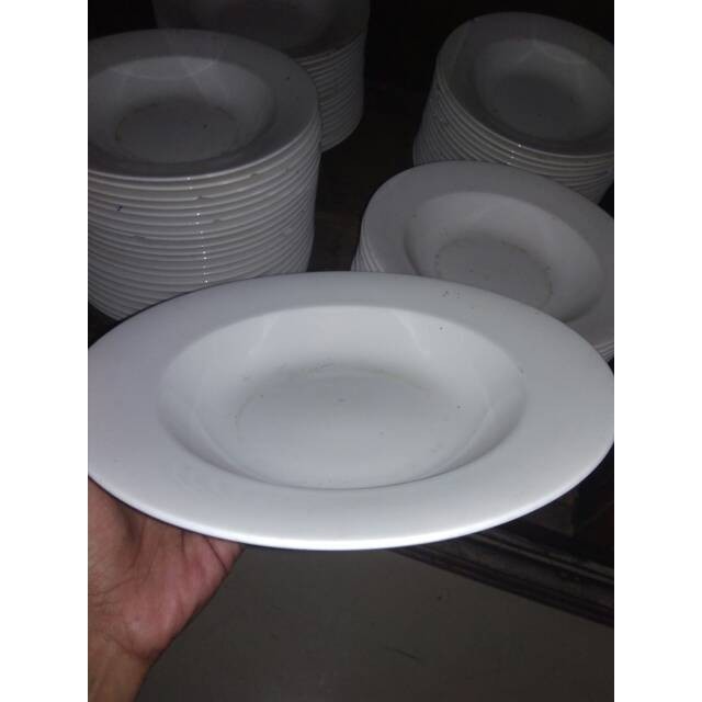 Ede Piring Keramik St.James X Hotel