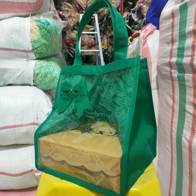 

LNB-1217 HARGA LUSIN ISI 12 BIJI -TAS HAJATAN MIKA TEBAL PREMIUM DI KELASNYA 0.25 MM SIZE 22x22x30cm Murah