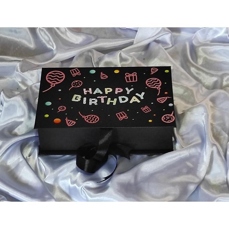 

KU09 Box Kado Ulang Tahun / Box Kado Spesial size P:26cm L:17cm T:7cm Hemat