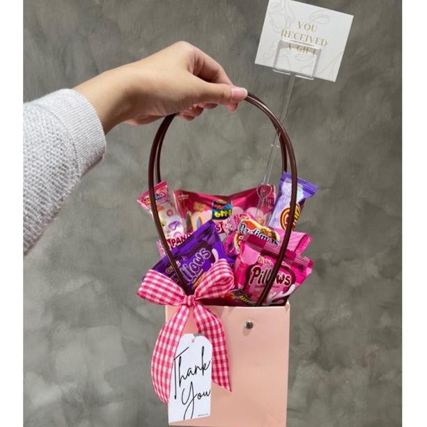 

Sale! Snack Bag Tukamu [Small] - Gift/ Kado/ Hadiah/ Gift Box/ Hadiah Makanan/ Gift Snack/ Box Hadiah/ Souvenir/ Hadiah Ulang Tahun/ Anniversary/ Wisuda/ Sidang/ Semhas/ Sempro Original