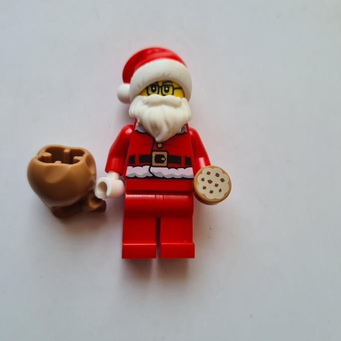 LEGO CITY SANTA CLAUSS MINIFIGURE. 2807T