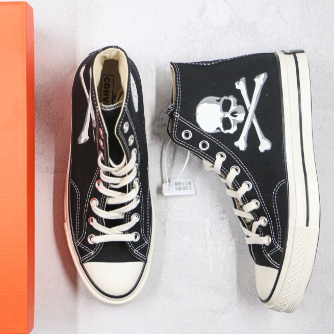 Mastermind x Converse Co bermerek Night Glow Skull Head Hitam dan Putih Sun Tide Edisi Terbatas Sepa