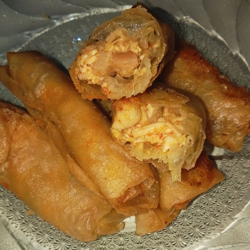 

Lumpia frozen isi ayam suwir pedas