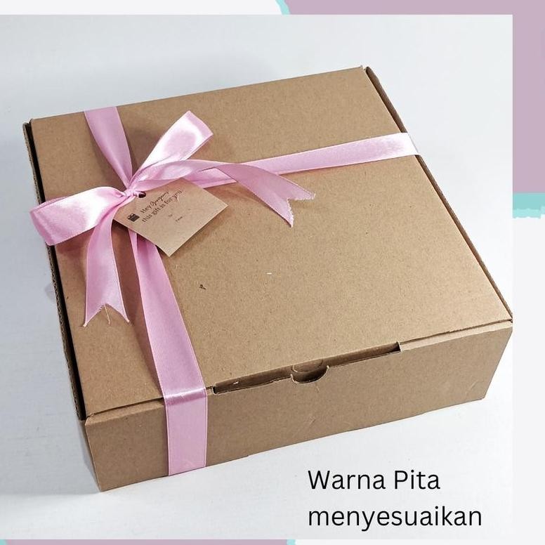 

Promo Gift Box Snack Hampers Ultah Kado Graduation Annivesary Set Hadiah Pjj-1621