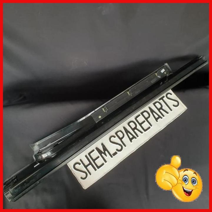 SSP DOOR SILL PLATE DEPAN KIRI ORIGINAL MERCEDES BENZ W203 A2036800735