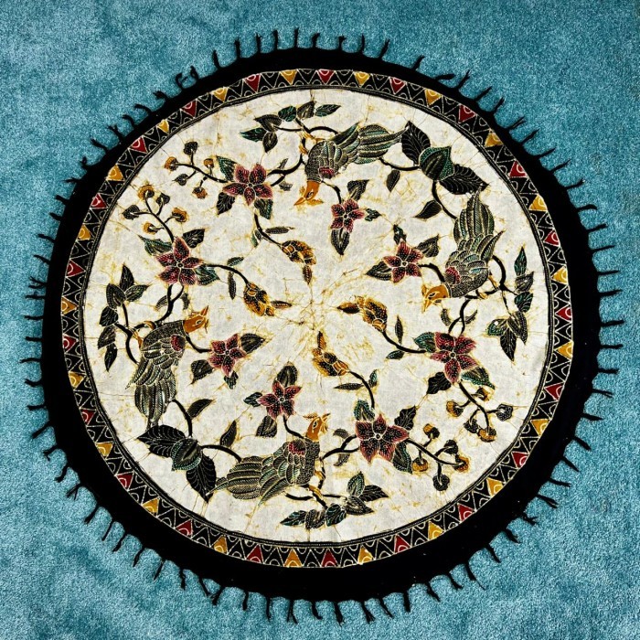 Galih Taplak Meja Bundar Batik Tulis Diameter 120Cm