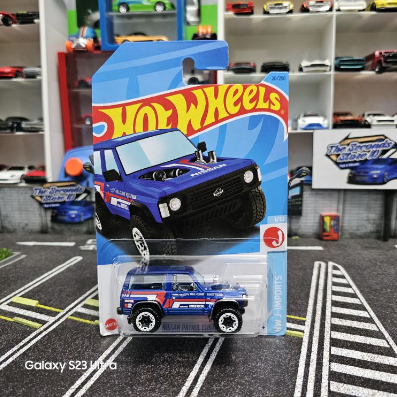 Hotwheels Nissan Patrol Custom Biru