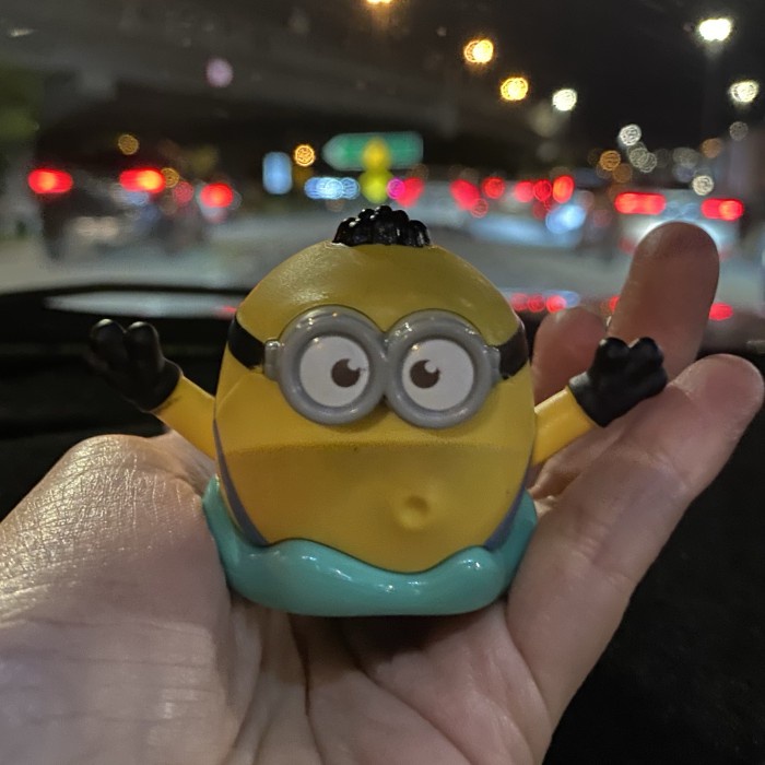 FLASH SALE HAPPY MEAL IMPORT MINIONS 2022 SLIPPERY OTTO MCDONALD'S MINION FIGURE TERBARU