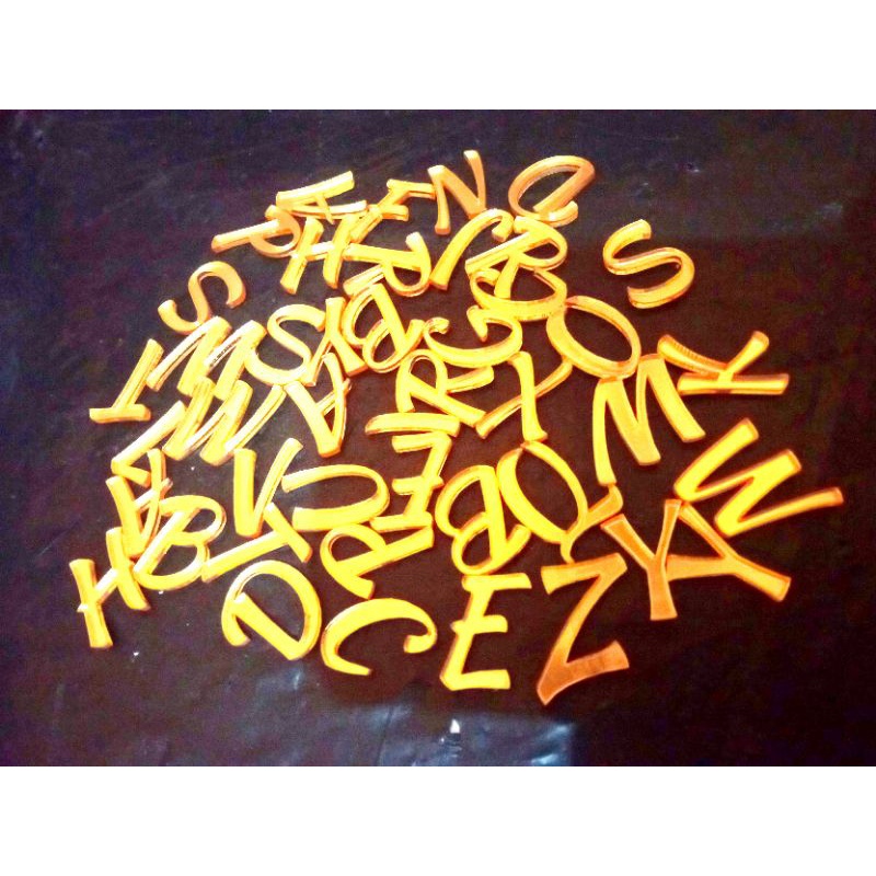 Huruf satuan Akrilik Gold ( Kapital & kecil)
