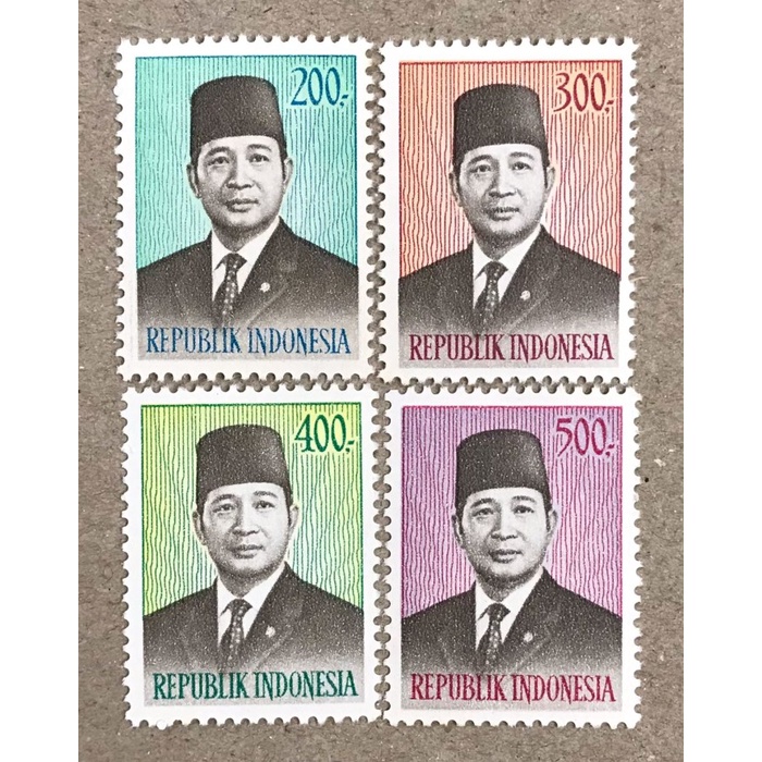 

Bestseller Pm327-Perangko Prangko Indonesia Seri Presiden Soeharto,1976 Mint