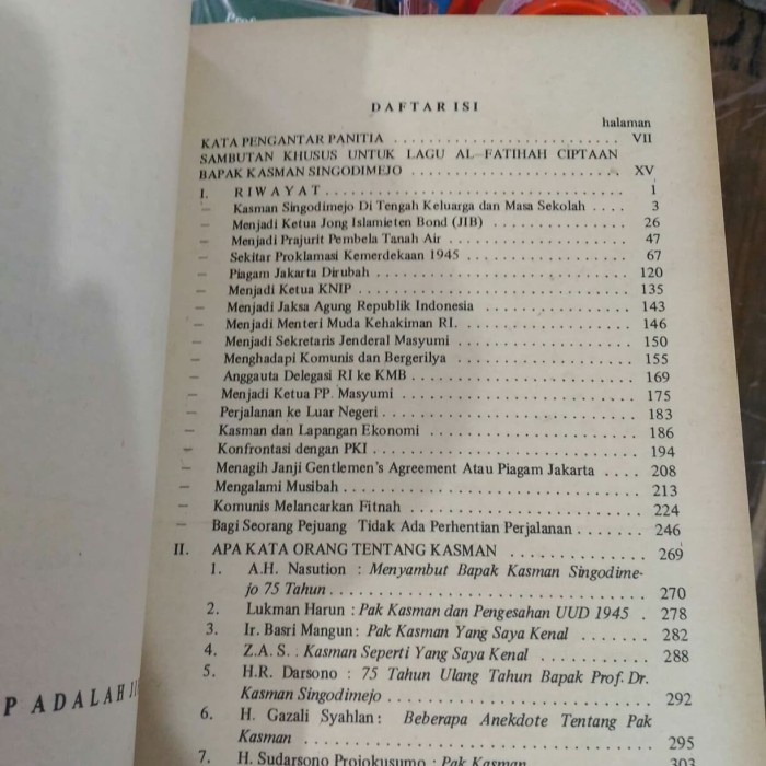 FLASH SALE HIDUP ITU BERJUANG BIOGRAFI KASMAN SINGODIMEDJO TERLARIS