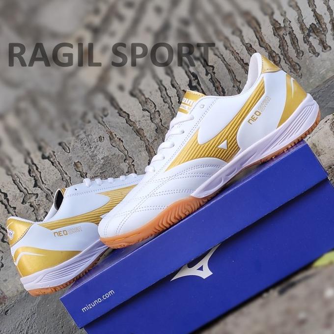 sepatu futsal mizuno