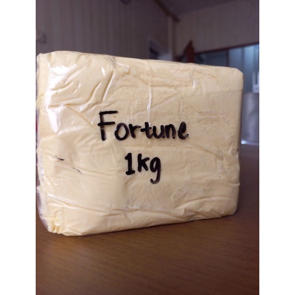 

TERMURAH Mentega Fortune Cream Repack 1 kg / Fortune Margarin 1kg / Mentega Kuning Fortune Termurah Terlaris