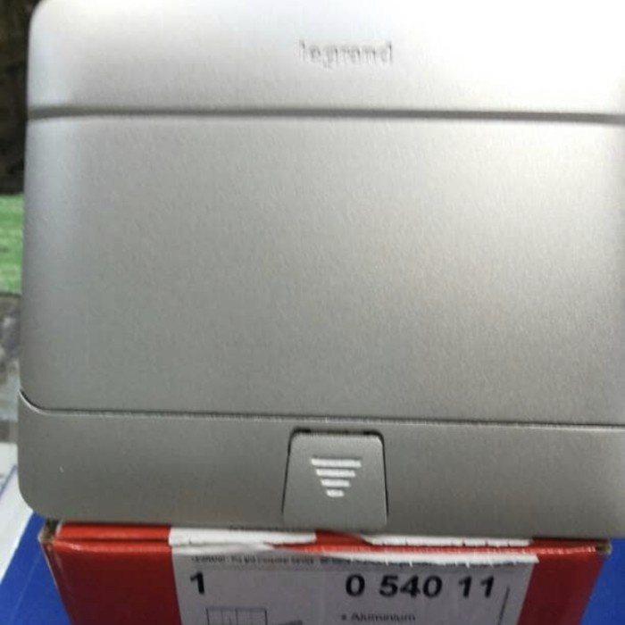 STOP KONTAK LANTAI LEGRAND STOP KONTAK LANTAI 4 MODUL KOSONGAN 054011