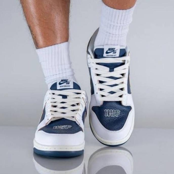 Sepatu Sneakers Pria Sb Dunk Low Huf Cream Navy Karmilaasri