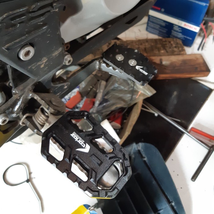 footpegz BMW GS 310 / G310GS juga BMW 1200 GS by coriaz motoadventure