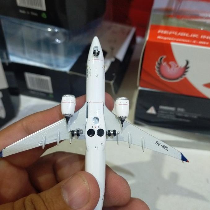 Singapore Airlines B 737 Max 8 9V-Mbl Phoenix 1:400