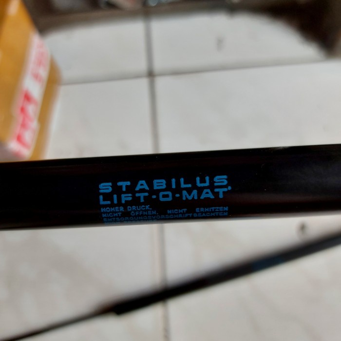 Shock Pintu Bagasi Belakang Isuzu MUX Orisinil