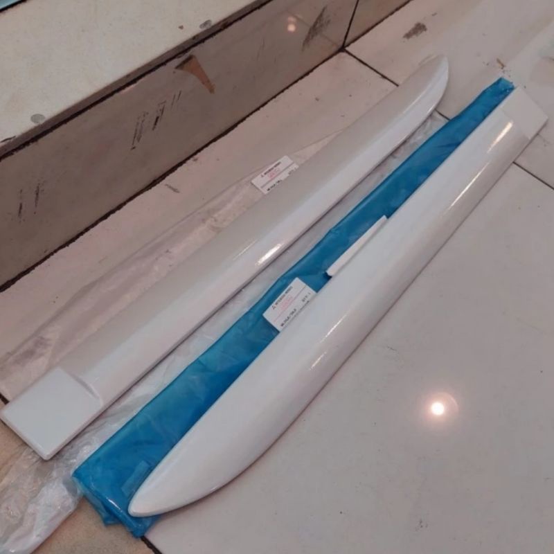 Moulding List Body Belakang Asli Mitsubishi Pajero Sport