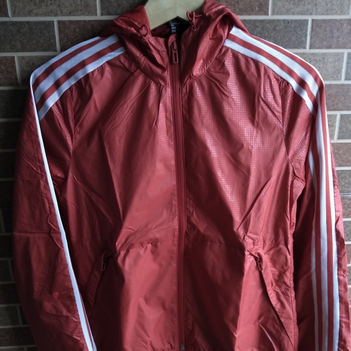 Jaket Running Windbreaker Emboss Red/White