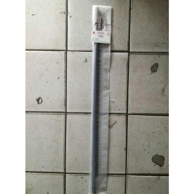 Pelipit List Kaca Depan Kiri Toyota Ist