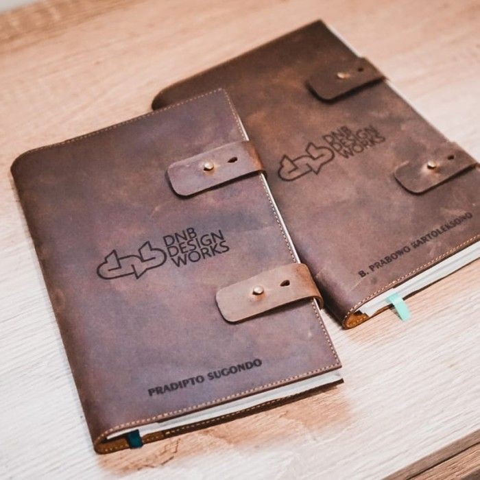 

Promo Buku Agenda Kerja Ukuran A5+Cover Kulit Sapi Asli [Free Grafir Nama]