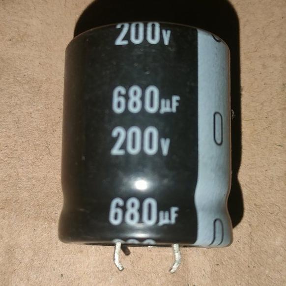 C Elco Elko 680uF 200V 680 uF 200 V