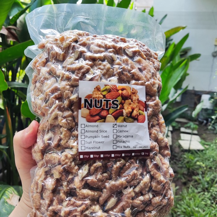 

KACANG WALNUT 1KG KEMASAN VACUUM 1000 GRAM MENTAH