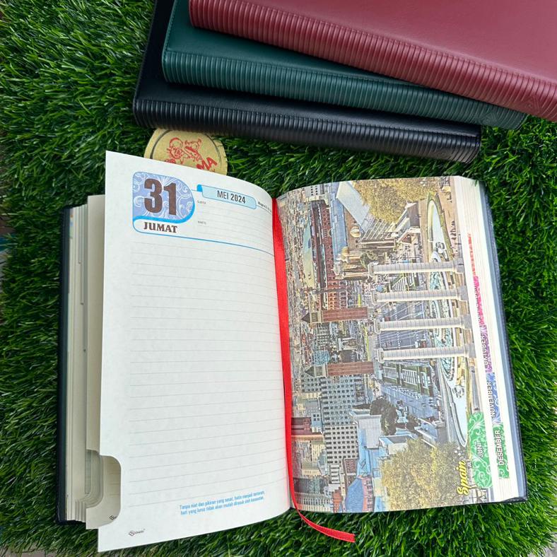

Trend - Agenda Deluxe 2024 Kertas HVS !!