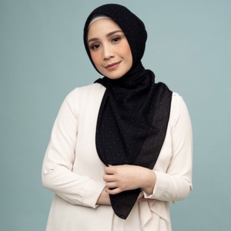 STYLISH HIJAB DAILY Diario X Nagita Slavina Ultrafine Plain Scarf