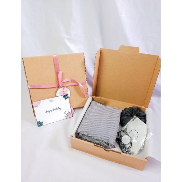 

Sale HAMPERS HIJAB KADO ULANG TAHUN / GIFT BOX / GIFT ANNIVERSARY / GIFT GRADUATION / KADO CEWEK Murah