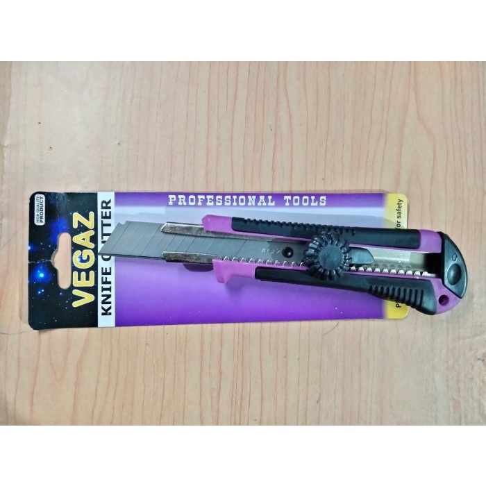 

Pisau Cutter Besar Putar Palazzo Pisau Cutter Gagang Karet Palazzo