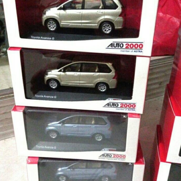 diecats miniatur toyota avanza mainan mobil mobilan auto2000