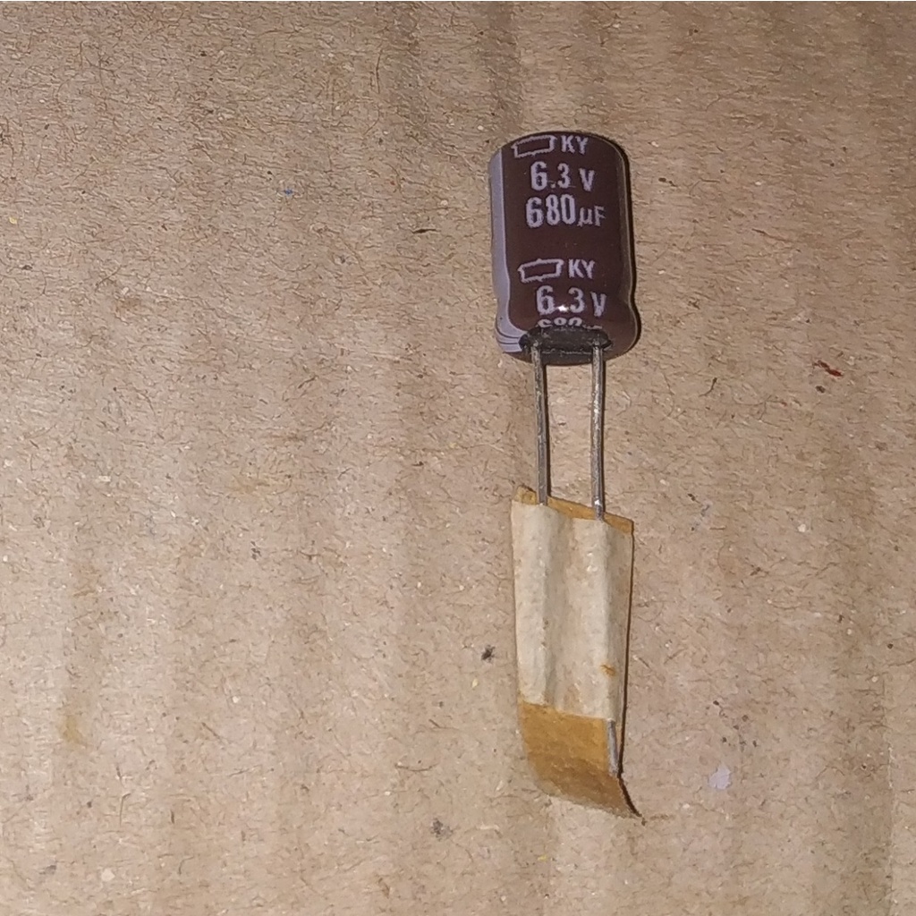 C Elko Elco 680uF 6.3V 680 uF 6.3 V