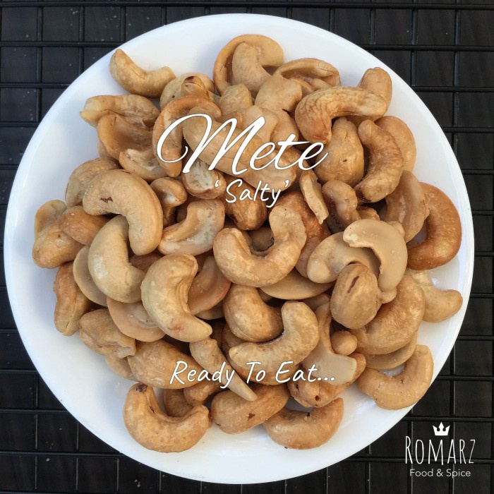 

Kacang Mede Asin / Kacang Mete Asin / Kacang Mente Asin 500Gr