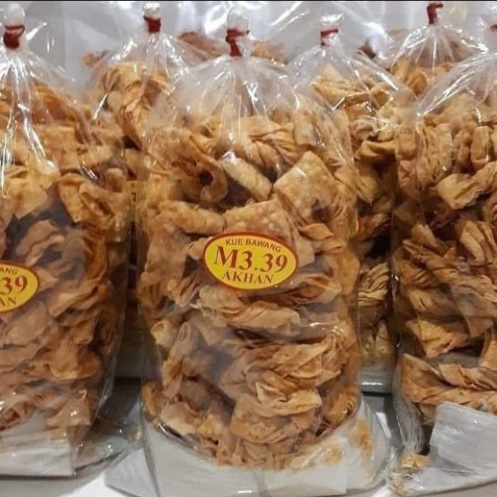 

Keripik - Keripik Pita Snack Kue Bawang Metal Medan Oleh Oleh Khas Medan