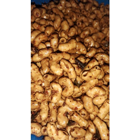 

Cemilan Makaroni bantat seblak pedas daun jeruk