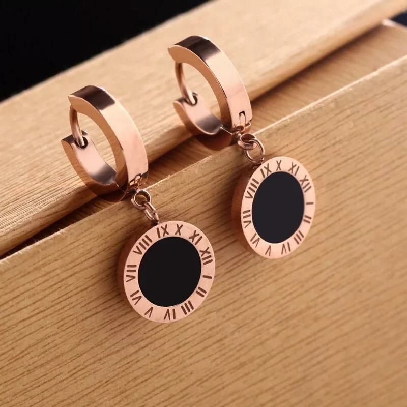 Anting Wanita Titanium Bulat Romawi Hitam Terbaru