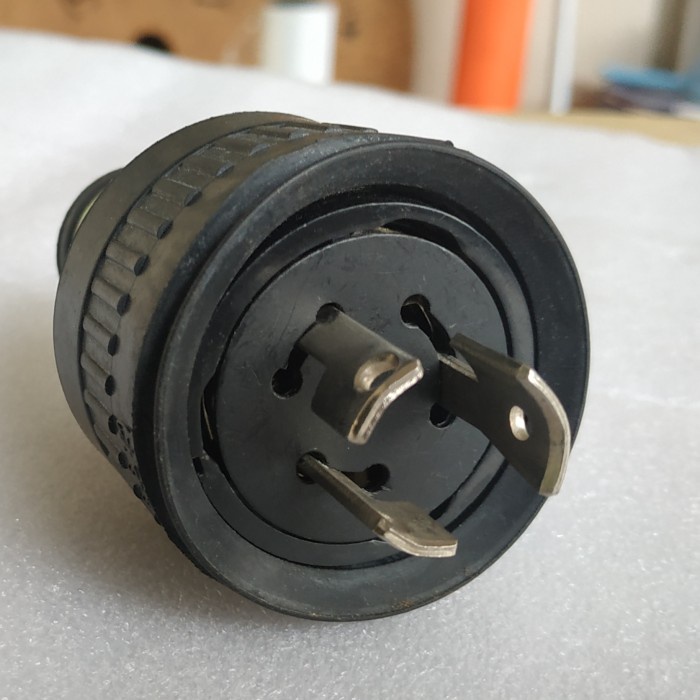 [Ori] National 15 Amp 3 Kaki Lock Steker Karet Terbaru