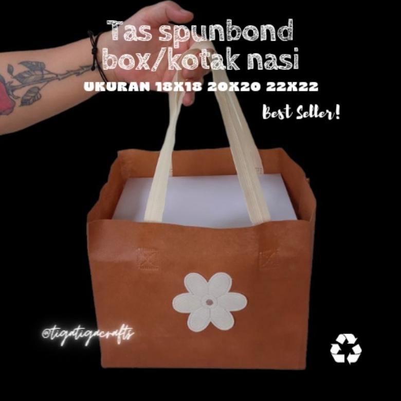 

Trend - BUNGA/PITA LUSINAN tas kain kotak nasi lusinan tas spunbond box tas syukuran tas kotak nasi 18x18 20x20 22x22 tas hajatan tas hampers kotak goodie bag box TAS BOX NASI TAHLILAN TAS BOX TASYAKURAN TAS KOTAK NASI CANTIK !!