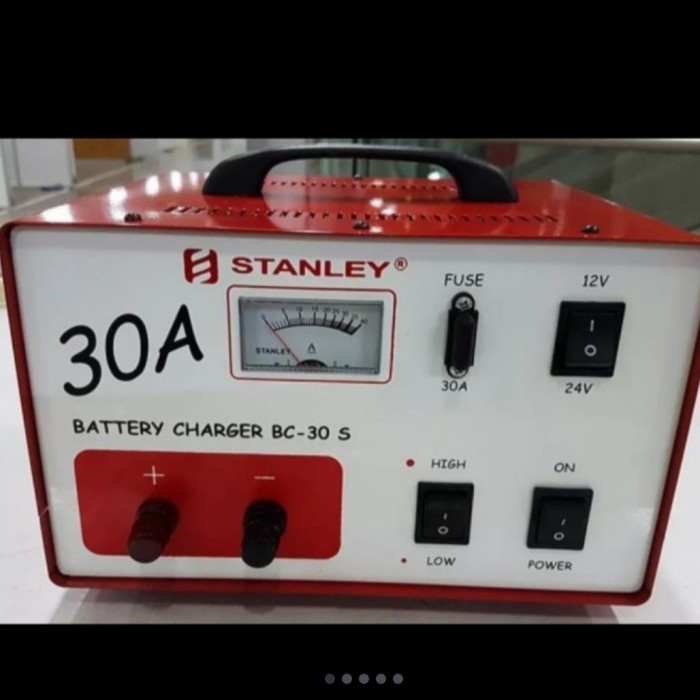 Charger Aki/Batrey Stanley 30 A.