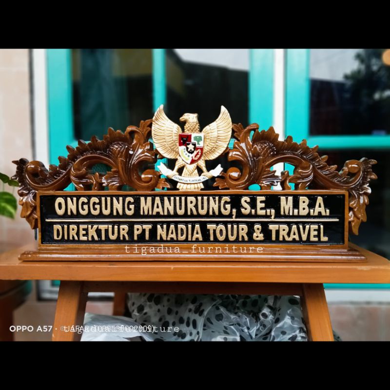 

papan nama meja kerja kantor papan nama custom jati ukir |tigaduafurniture