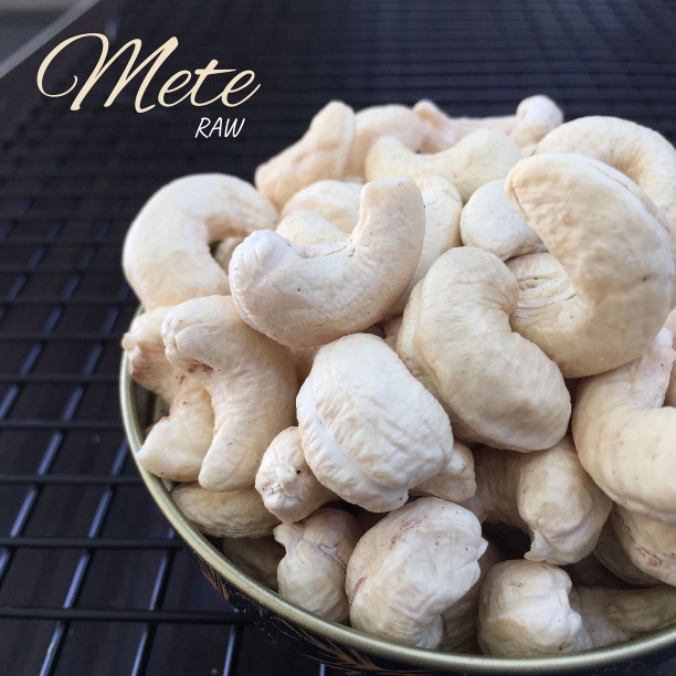 

Kacang Mede Biji Full / Kacang Mete / Mente Murah - 250Gr