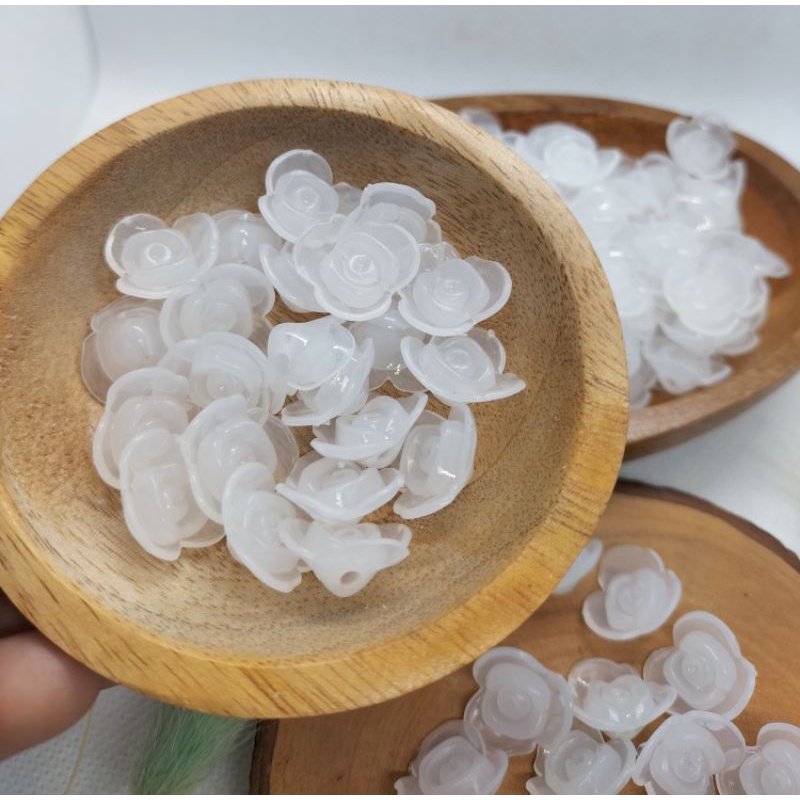 Mote Putik Bunga Sakura Bening (30 gram) / Manik Bening / Mote manik bunga Bening / Manik Akrilik pu