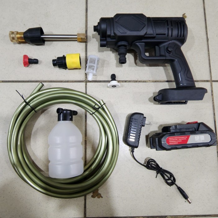 Cordless jet cleaner