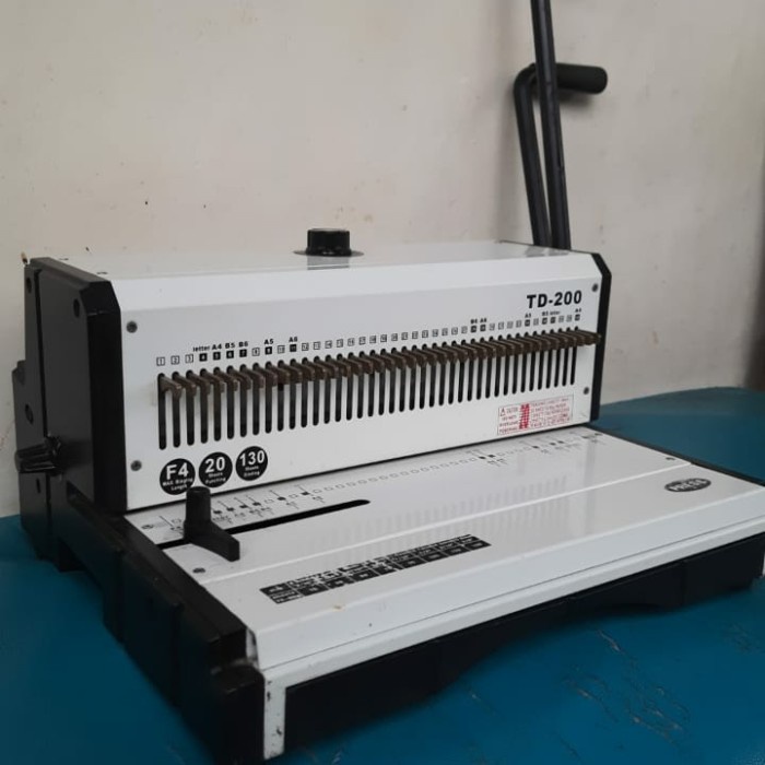 

Mesin Jilid Ring Kawat 3:1 F4 Wire Comb Binding Machine Topas TD-200