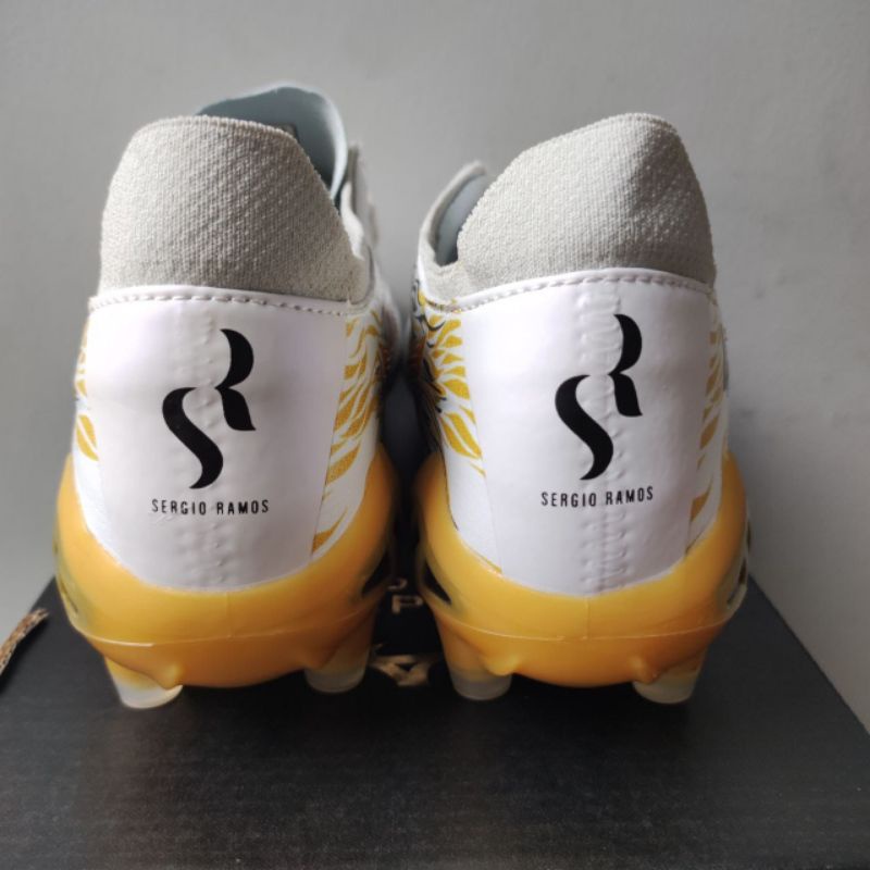 [SPORTY COLLECTION] Sepatu Bola Mizuno Neo Morellia III Sergio Ramos