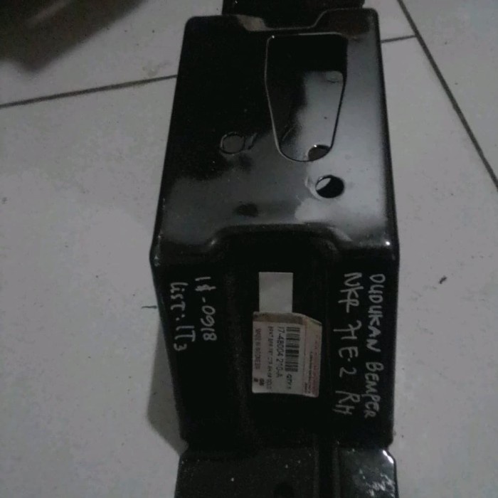 Breket Bumper / Dudukan Bumper Depan Isuzu Elf New - KIRI